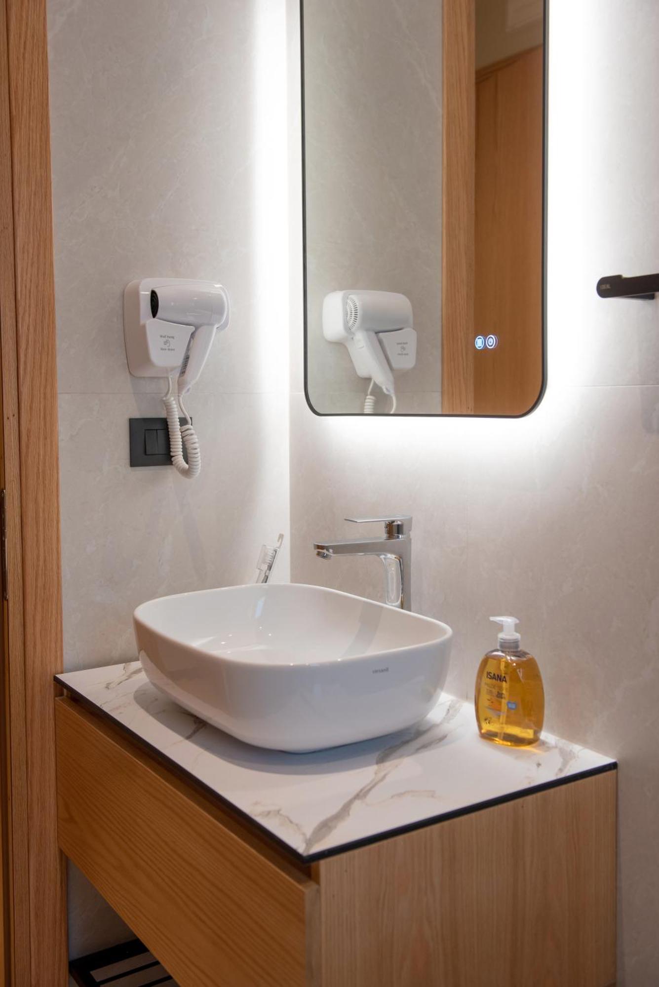 Calma Boutique Hotel Vlorë Extérieur photo