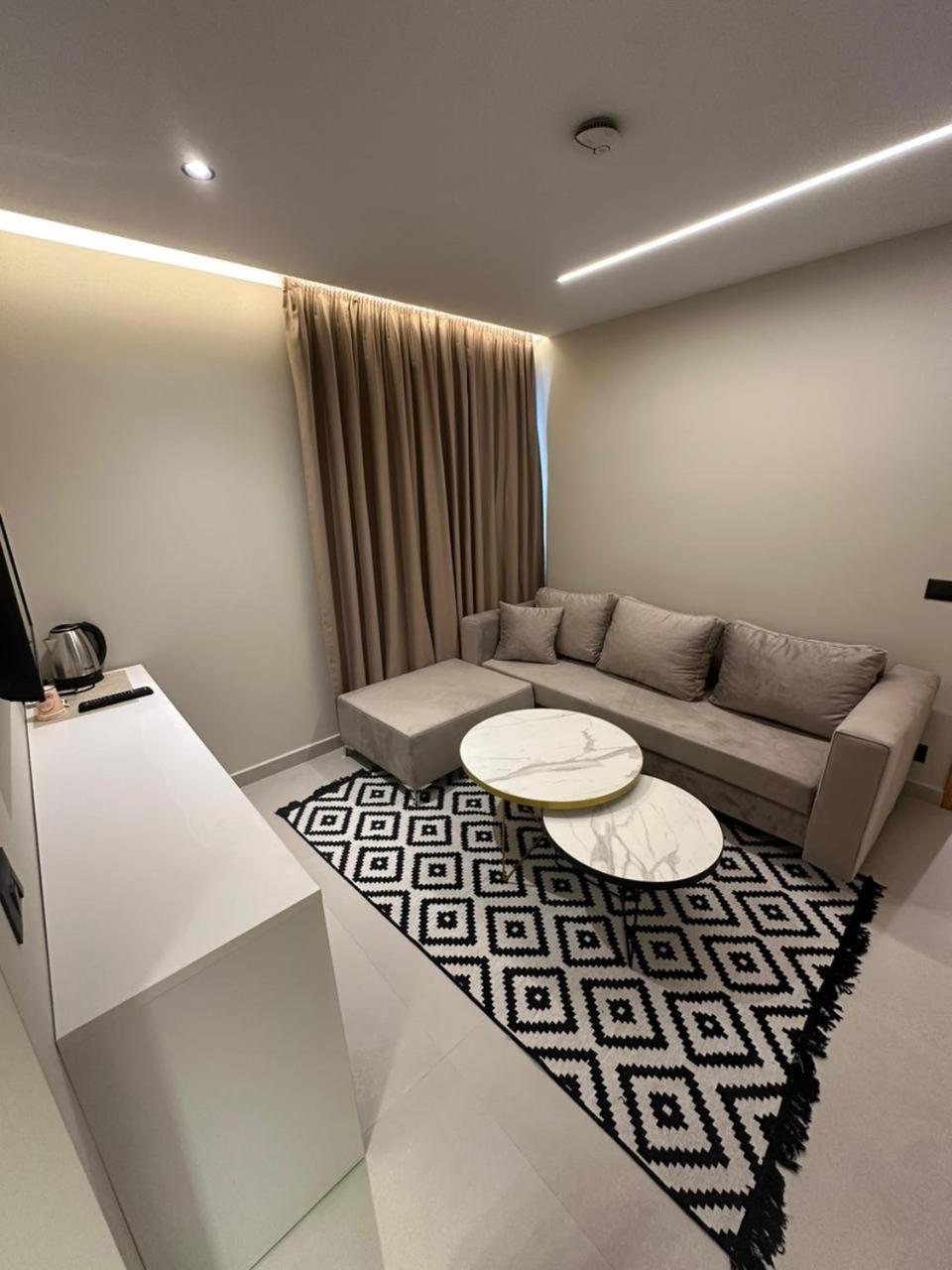 Calma Boutique Hotel Vlorë Extérieur photo