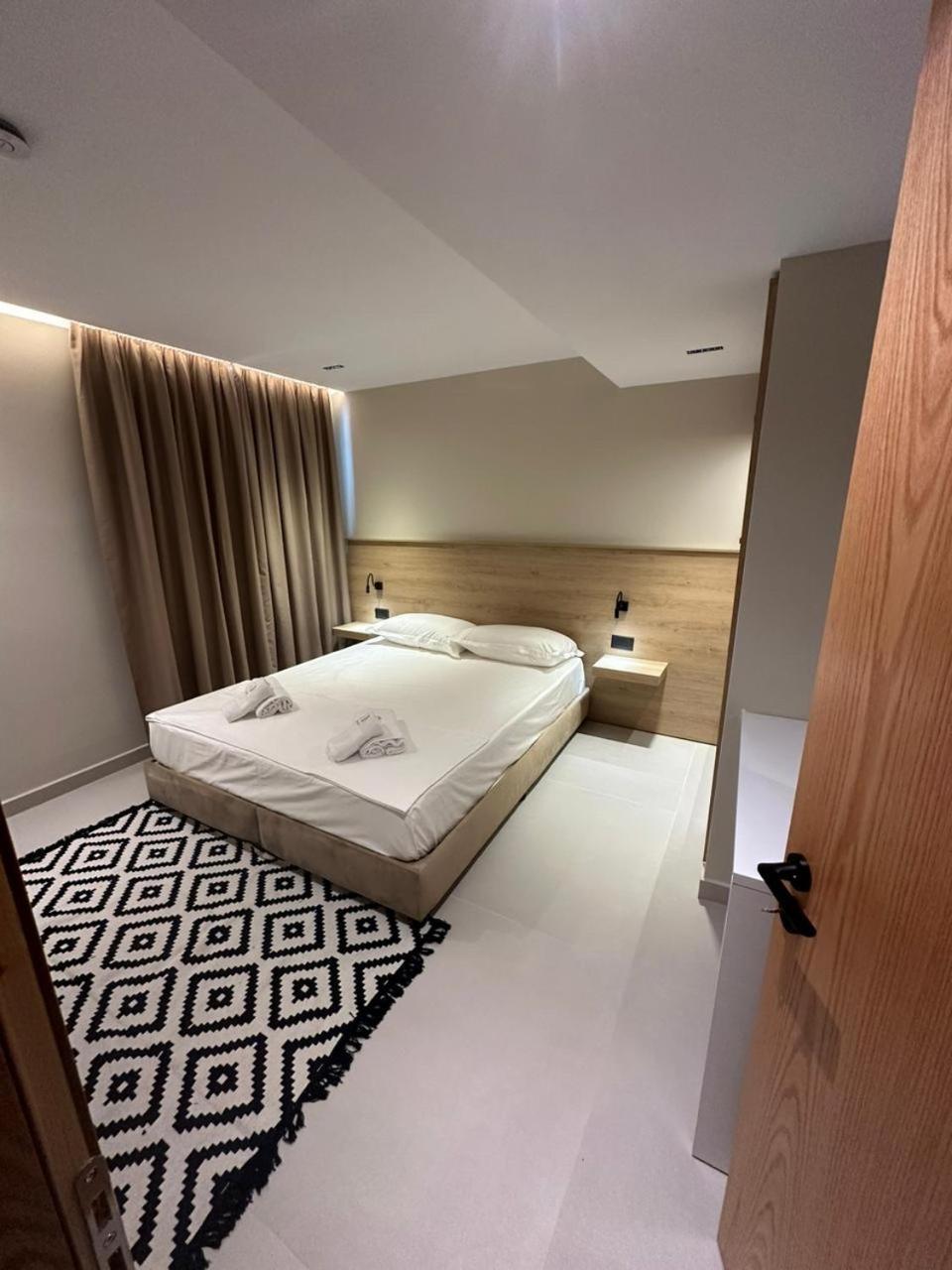 Calma Boutique Hotel Vlorë Extérieur photo